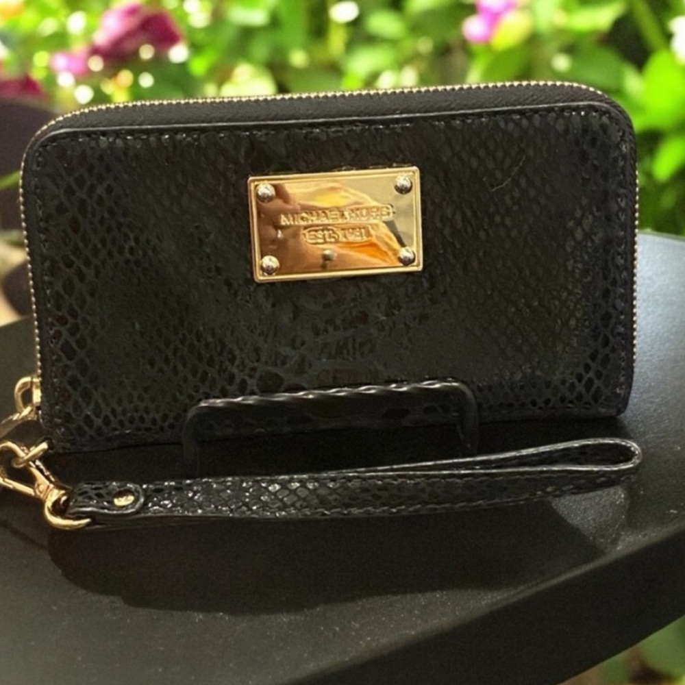Gorgeous Michael Kors Black & Gold Hardware Textured Leather and Zipper Closure